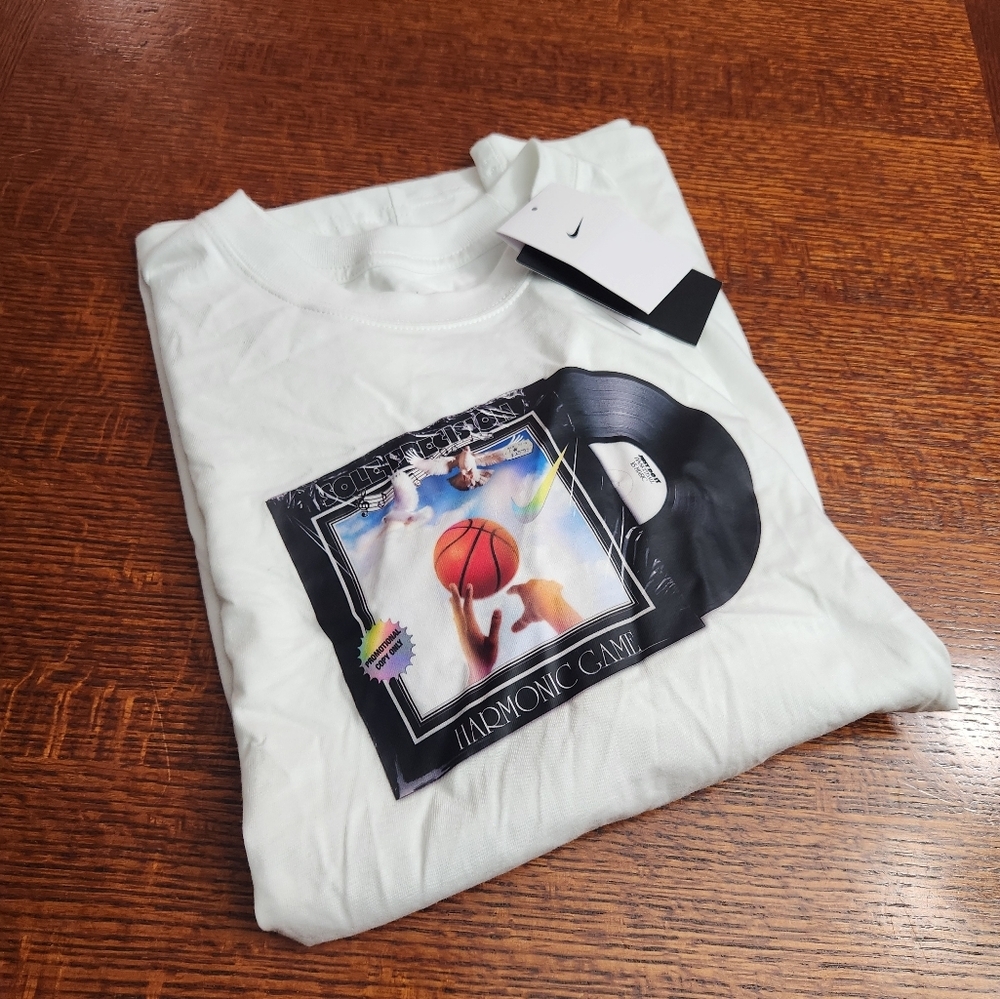 Nike Sole Precision Harmonic Game Basketball  Mens Medium T-Shirt white NWT - Picture 8 of 8